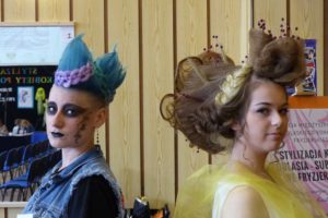 II EDYCJA MIĘDZYSZKOLNEGO PODLASKIEGO KONKURSU FRYZJERSKIEGO „STYLIZACJA KOBIETY PODLASIA – SUBKULTURY WE FRYZJERSTWIE” JUŻ ZA NAMI